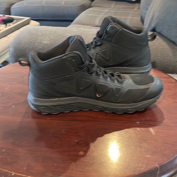 Bates/Wolverine work shoes - Picture 3 of 7